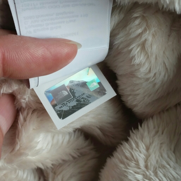 Women The North Face Fuzzy Cable Beanie White - Picture 5 of 7